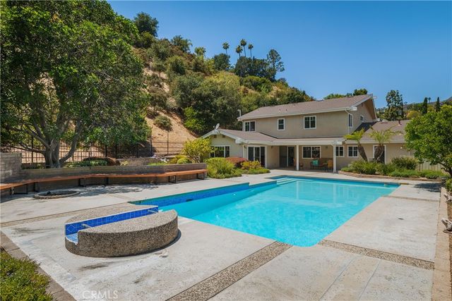 900 Chudleigh Lane, Glendale, CA 91207