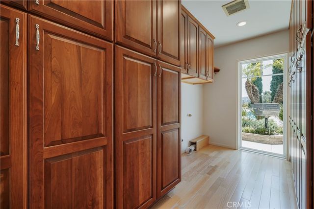900 Chudleigh Lane, Glendale, CA 91207