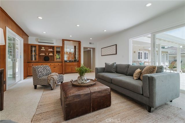 900 Chudleigh Lane, Glendale, CA 91207