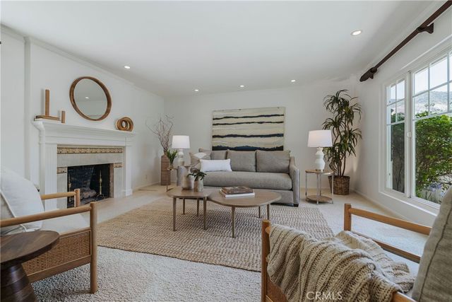 900 Chudleigh Lane, Glendale, CA 91207