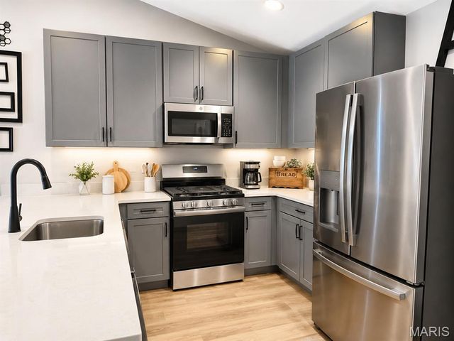 924 Walnut Point Dr Drive, Imperial, MO 63052