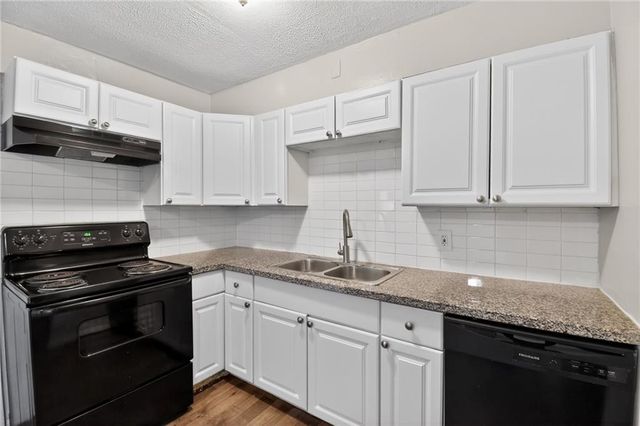 11400 Sycamore Terrace, Kansas City, MO 64134