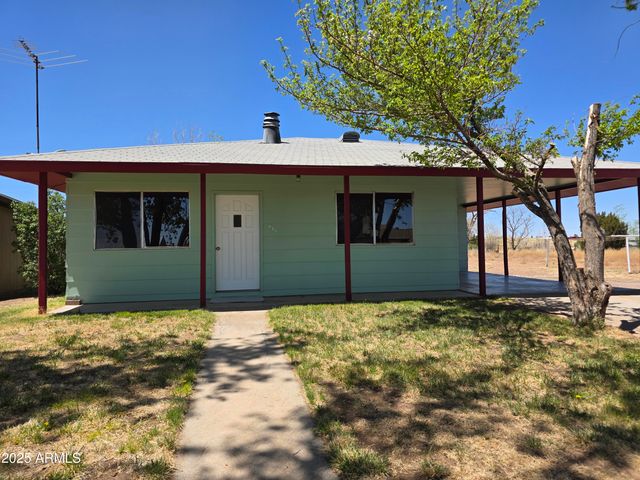 610 S 11th Place W, St Johns, AZ 85936