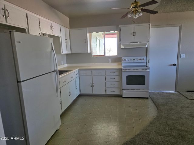 610 S 11th Place W, St Johns, AZ 85936