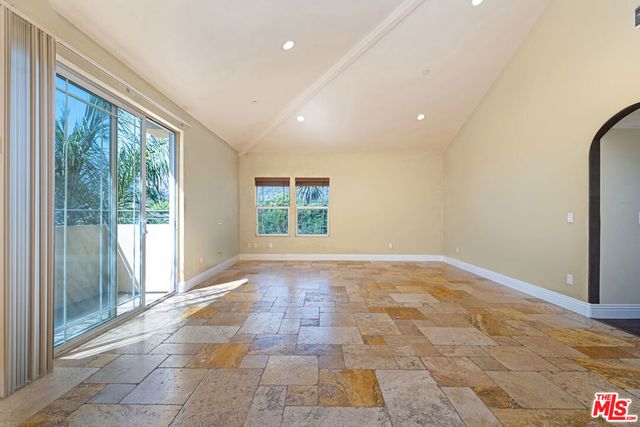 650 E Palm Avenue 302, Burbank, CA 91501