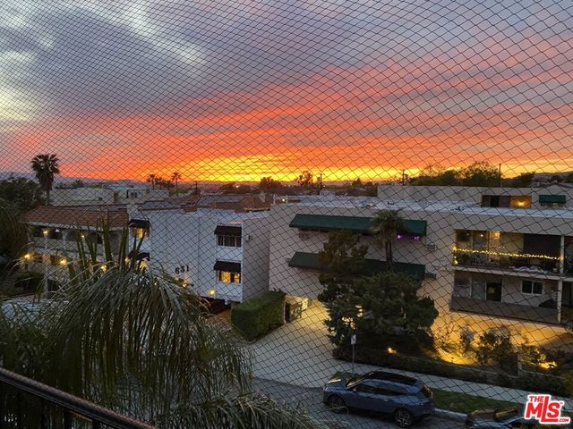 650 E Palm Avenue 302, Burbank, CA 91501