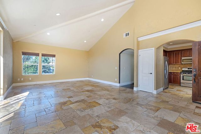 650 E Palm Avenue 302, Burbank, CA 91501