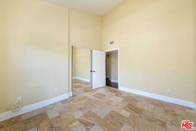 650 E Palm Avenue 302, Burbank, CA 91501