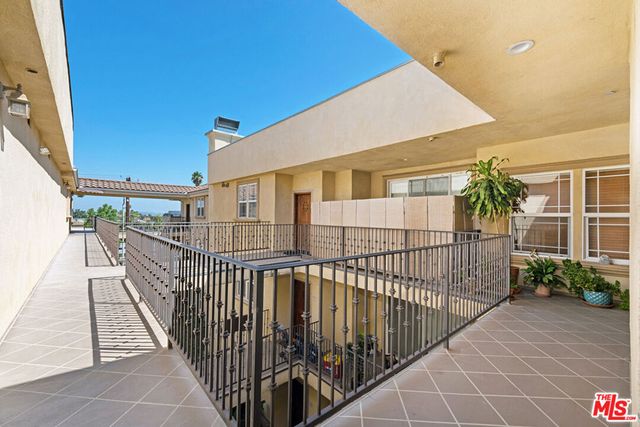 650 E Palm Avenue 302, Burbank, CA 91501