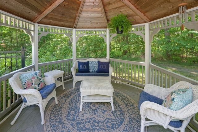 101 Hunter Rd, Uxbridge, MA 01569