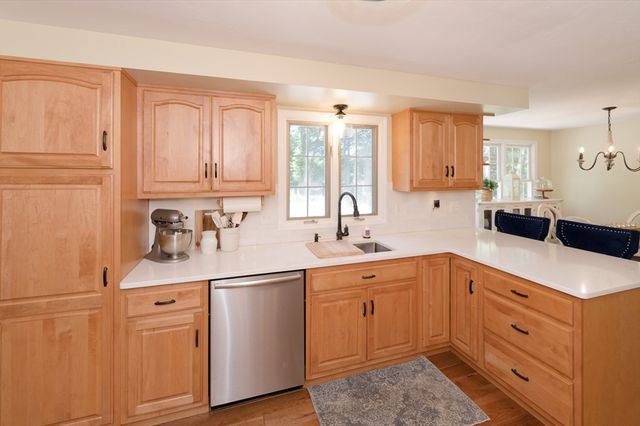 101 Hunter Rd, Uxbridge, MA 01569