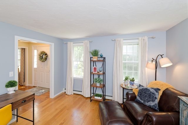 101 Hunter Rd, Uxbridge, MA 01569