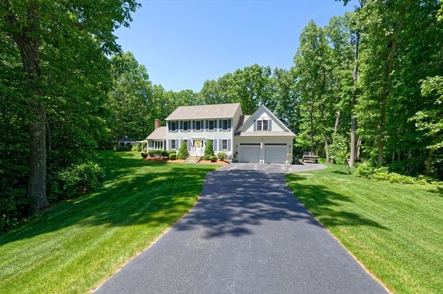 101 Hunter Rd, Uxbridge, MA 01569