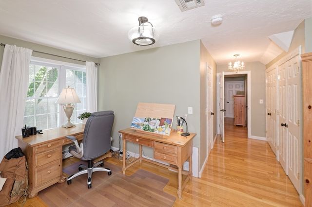 101 Hunter Rd, Uxbridge, MA 01569