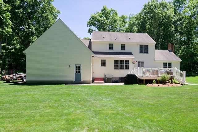 101 Hunter Rd, Uxbridge, MA 01569