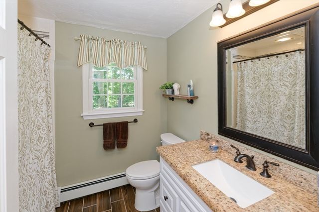 101 Hunter Rd, Uxbridge, MA 01569