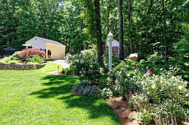 101 Hunter Rd, Uxbridge, MA 01569