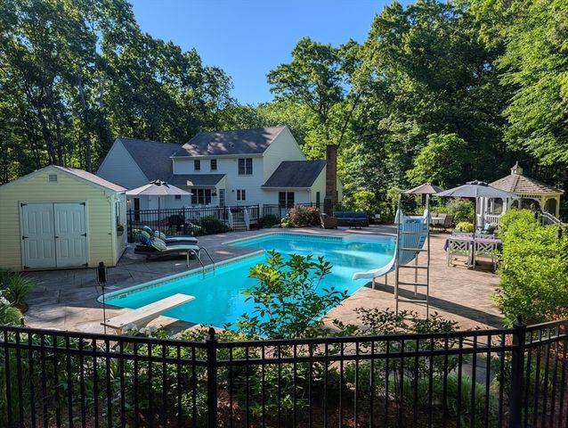 101 Hunter Rd, Uxbridge, MA 01569