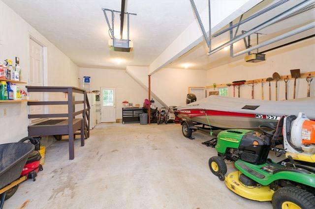 101 Hunter Rd, Uxbridge, MA 01569