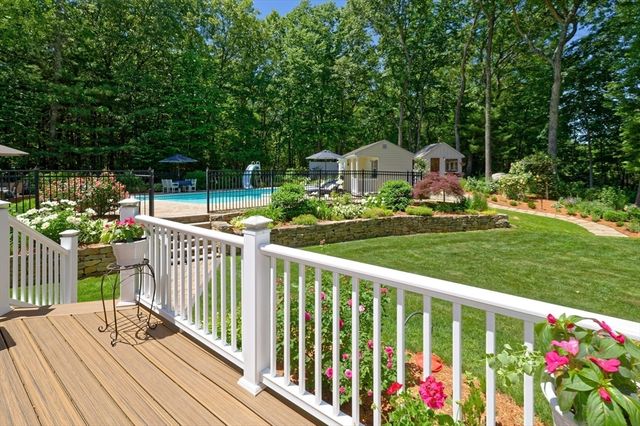 101 Hunter Rd, Uxbridge, MA 01569