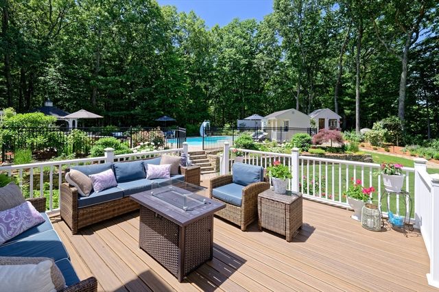 101 Hunter Rd, Uxbridge, MA 01569