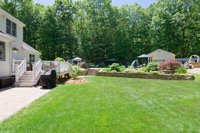 101 Hunter Rd, Uxbridge, MA 01569
