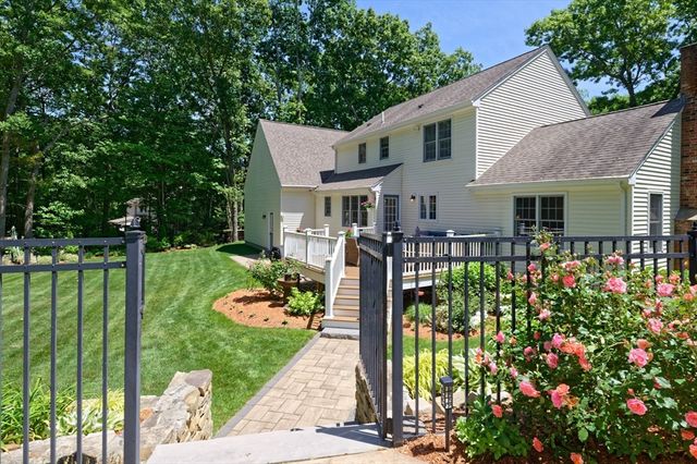 101 Hunter Rd, Uxbridge, MA 01569