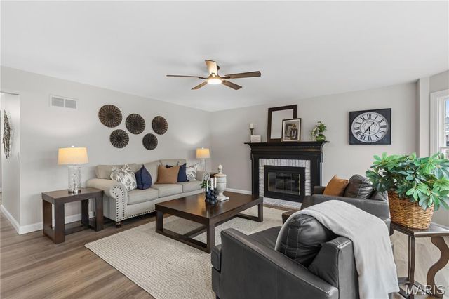 1005 Waldo Lane, St Charles, MO 63304