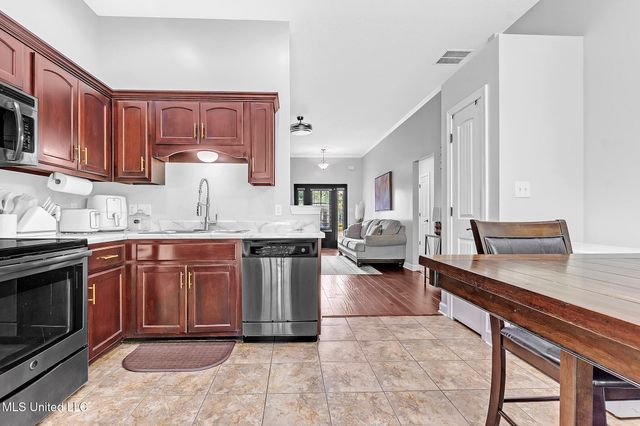 5732 Kingsman Drive, Horn Lake, MS 38637
