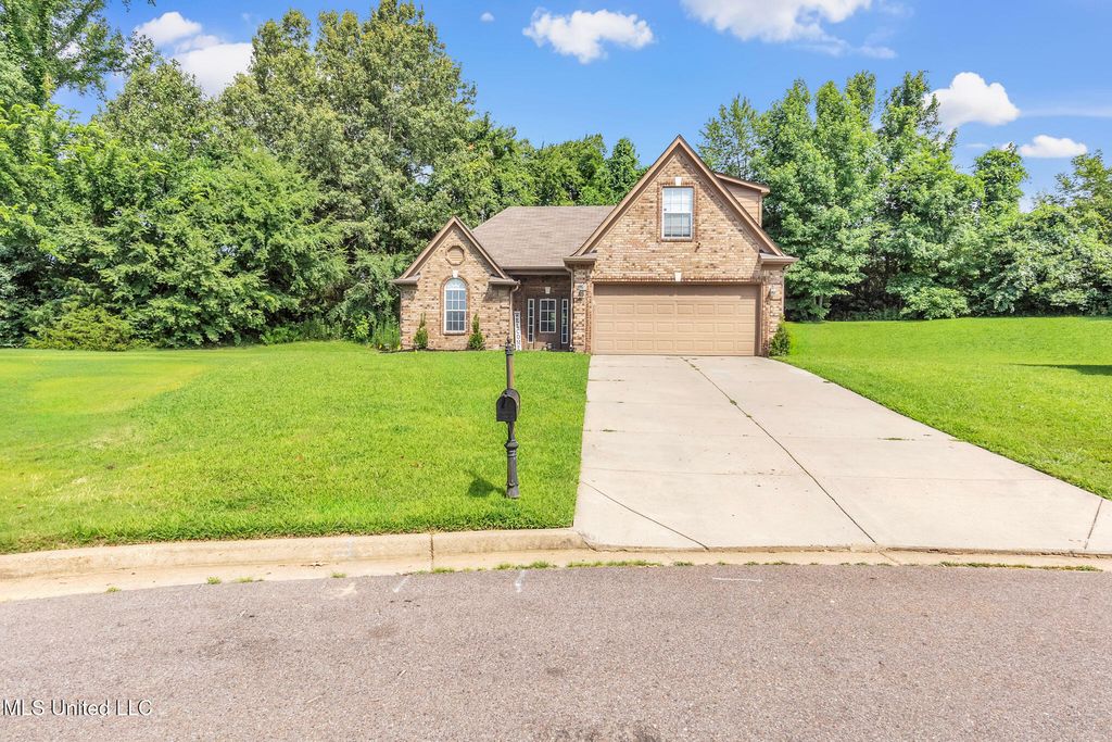 5732 Kingsman Drive, Horn Lake, MS 38637