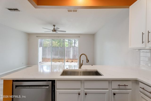 5833 PARKSTONE CROSSING Drive, Jacksonville, FL 32258