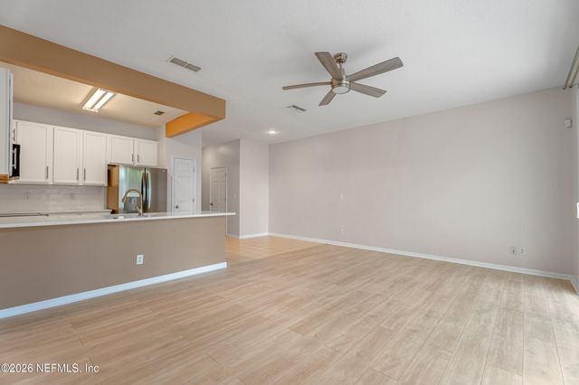 5833 PARKSTONE CROSSING Drive, Jacksonville, FL 32258