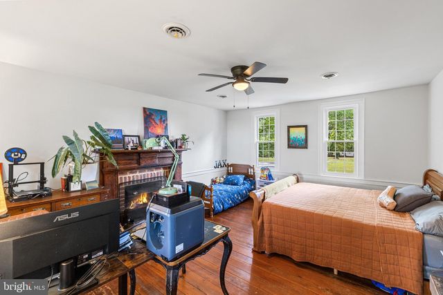 2349 SKINKERS NECK RD, Rappahannock Academy, VA 22538