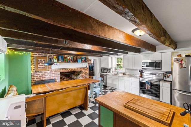 2349 SKINKERS NECK RD, Rappahannock Academy, VA 22538
