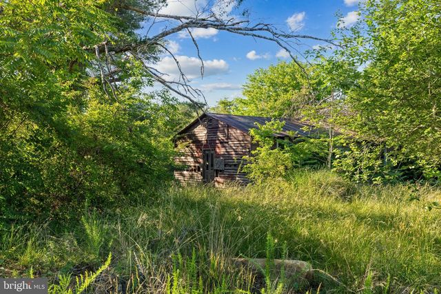 2349 SKINKERS NECK RD, Rappahannock Academy, VA 22538