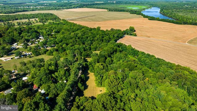 2349 SKINKERS NECK RD, Rappahannock Academy, VA 22538