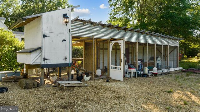 2349 SKINKERS NECK RD, Rappahannock Academy, VA 22538