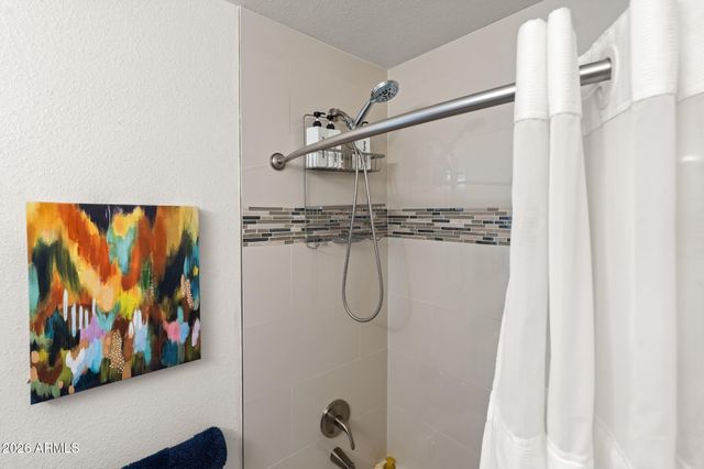 3911 E DAHLIA Drive, Phoenix, AZ 85032