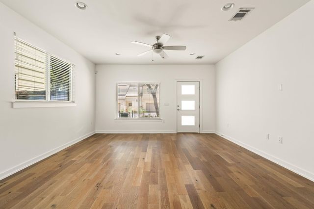 6800 Menchaca RD 9, Austin, TX 78745