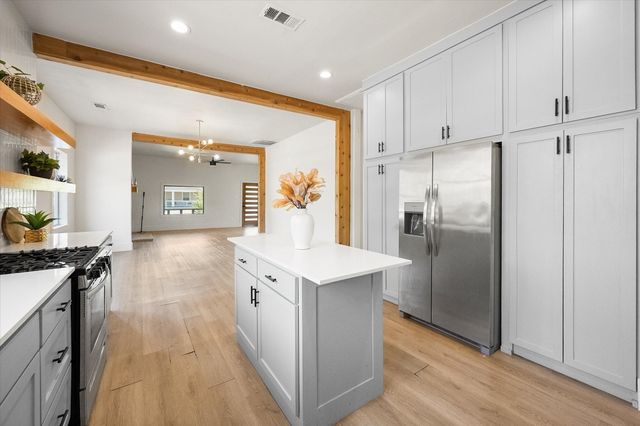501 S Clinton Avenue, Dallas, TX 75208