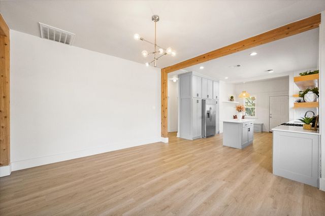 501 S Clinton Avenue, Dallas, TX 75208