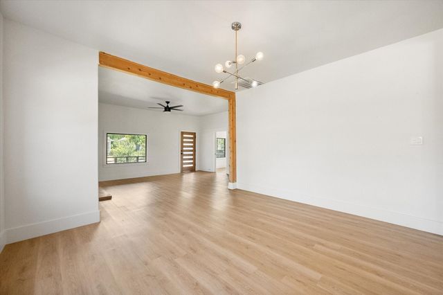 501 S Clinton Avenue, Dallas, TX 75208