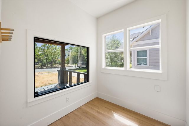 501 S Clinton Avenue, Dallas, TX 75208