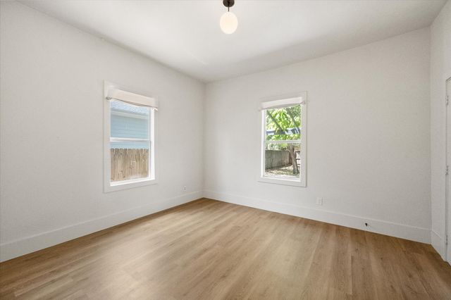 501 S Clinton Avenue, Dallas, TX 75208