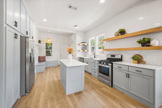 501 S Clinton Avenue, Dallas, TX 75208