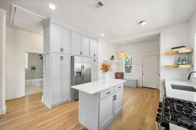 501 S Clinton Avenue, Dallas, TX 75208