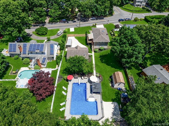 34 Leeds Boulevard, Farmingville, NY 11738