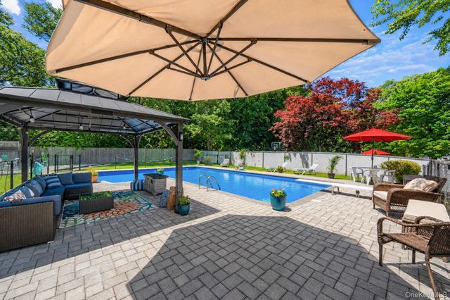 34 Leeds Boulevard, Farmingville, NY 11738