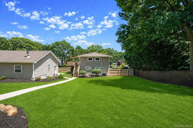 34 Leeds Boulevard, Farmingville, NY 11738