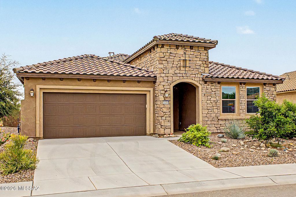 6809 W Cape Royal Place, Marana, AZ 85658